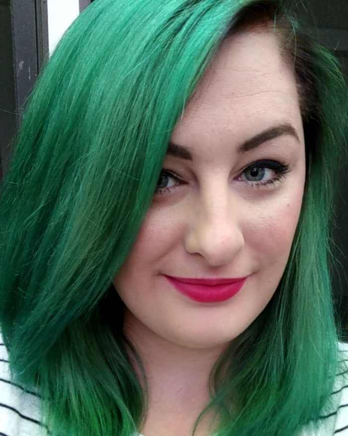 how-to-dye-your-hair-green-with-a-dark-brown-shadow-root