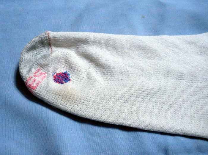 Voila!  One sock rescued for more years of service.