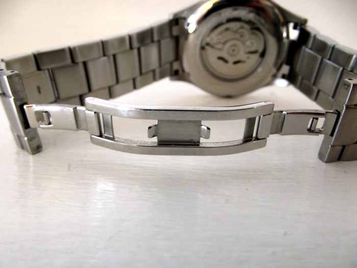 J. Brackett Navigli Automatic strap buckle open