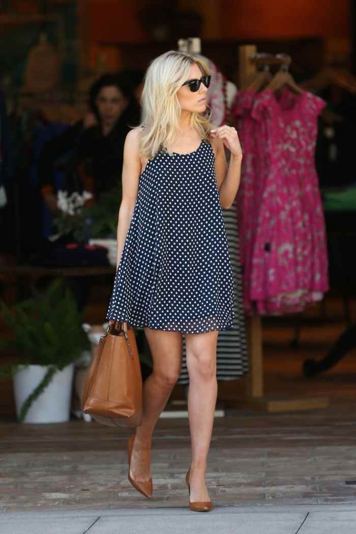 To add glamour, wear high heels and a matching statement handbag.