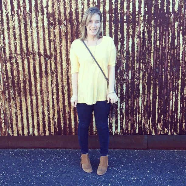 Skinny jeans look best on straight, round, or hourglass shapes. 