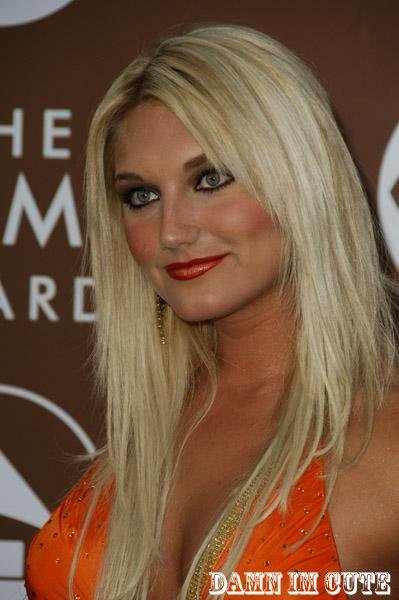 Brooke Hogan's overly colorful look