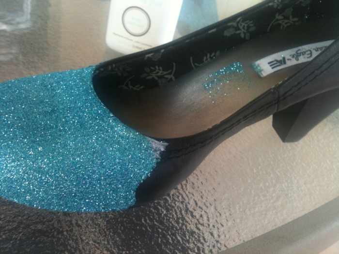 DIY glitter shoes