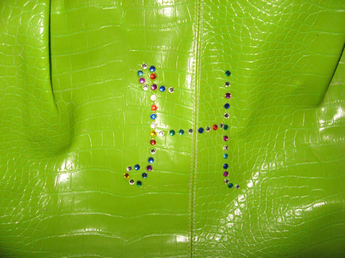 Personalized tote bags are super easy to create.