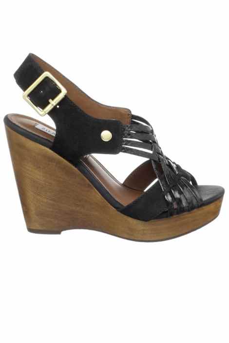 buying-guide-for-must-have-sandals