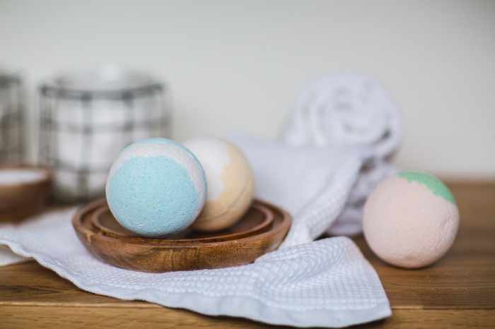 These basic fizzy bath balls make the perfect gift.