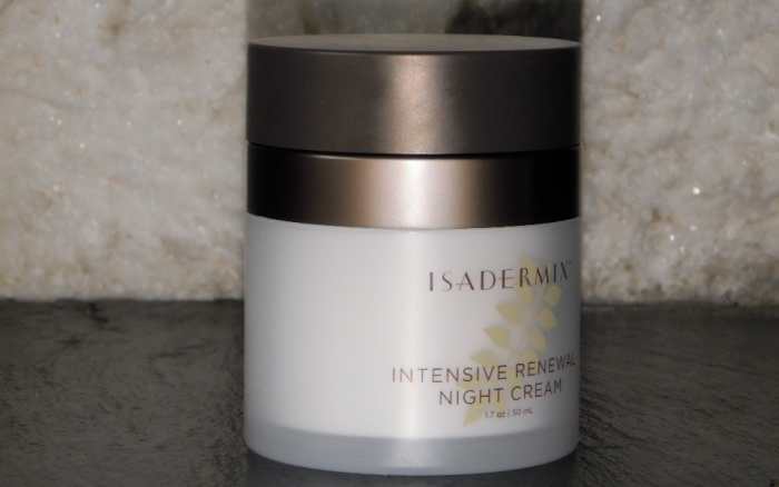 Isadermix Intensive Renewal Night Cream leaves my skin smooth and glowing in the morning.