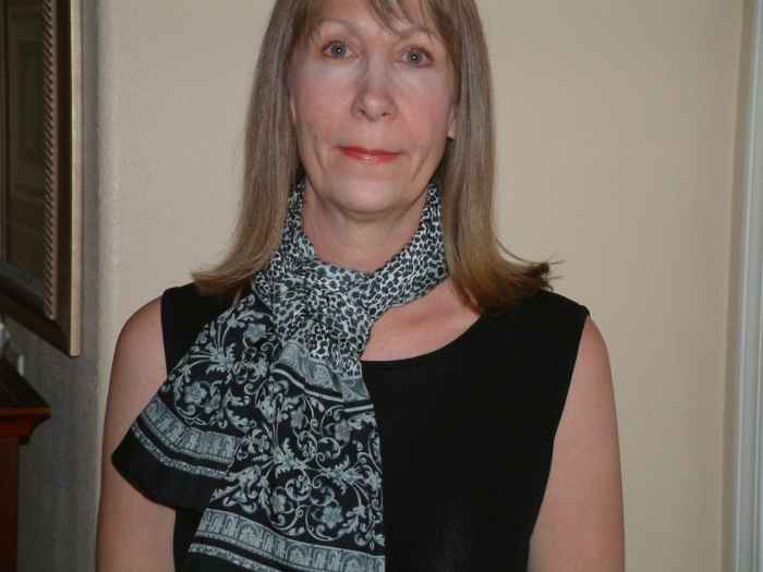 4 Stylish Ways to Wear Fashion Scarves - Bellatory