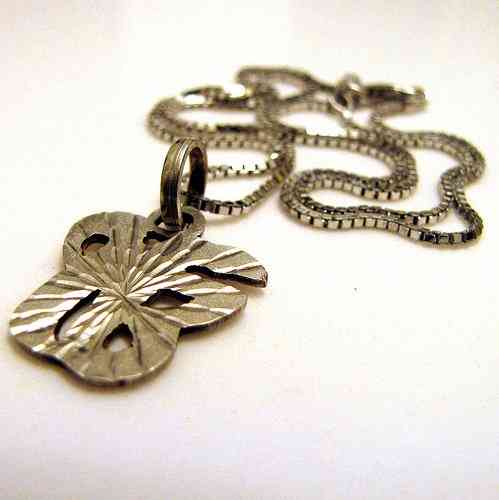 Box chain necklace with pendant.