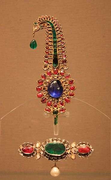 Mughal turban ornament made of gold and precious gemstones