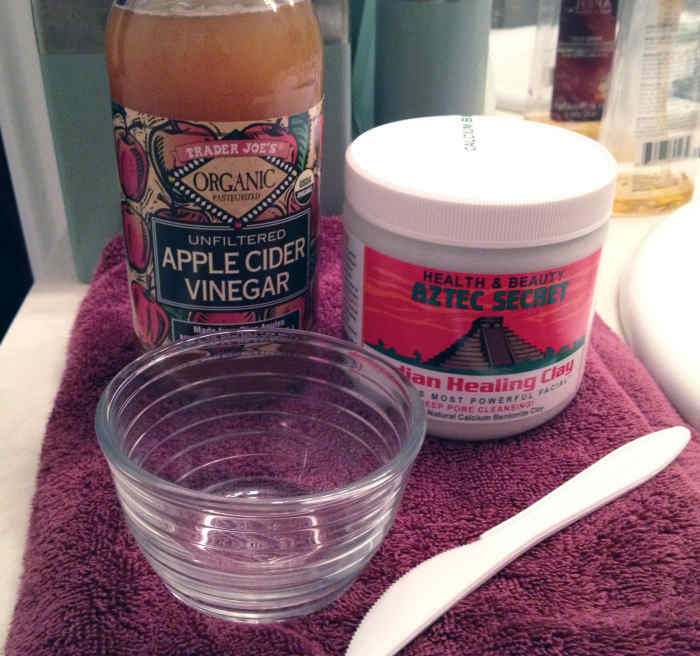 Homemade acne mask = clay + vinegar