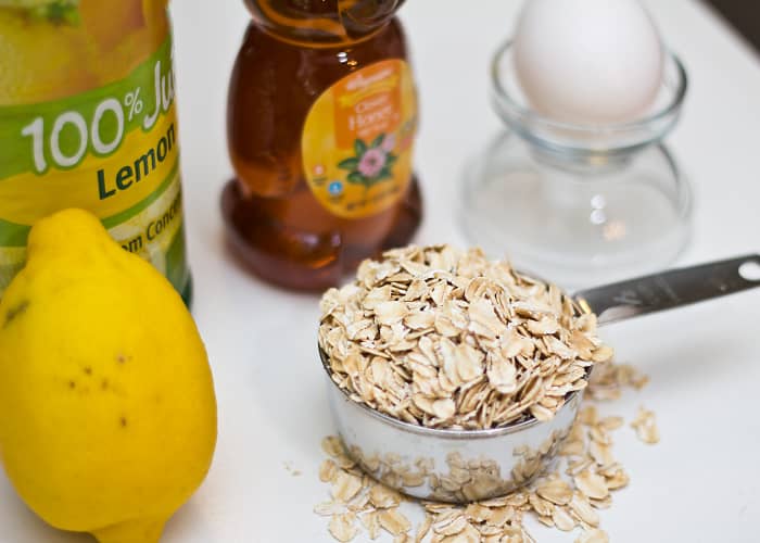Some of the basic ingredients for an easy homemade facial mask are lemon juice, honey, egg whites, and oats.