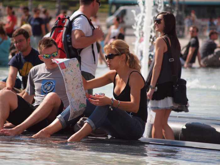 5 DIY Cooling Sprays for Face and Body Bellatory