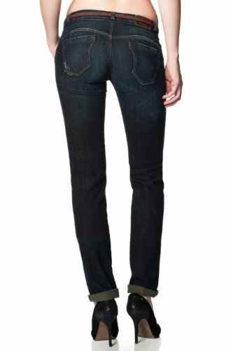 Notice how the shape of the pockets gives the impression of a rounder butt.