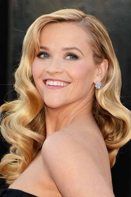 Reese Witherspoon rocking the "Lake Look."