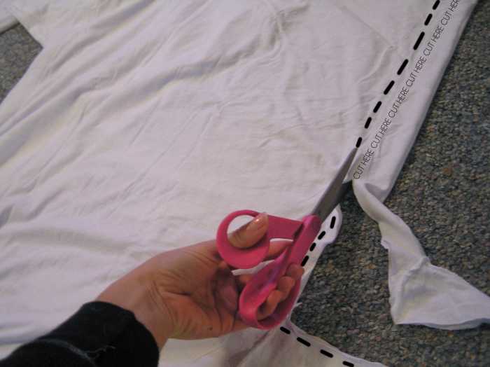diy-fashion-how-to-take-in-a-t-shirt