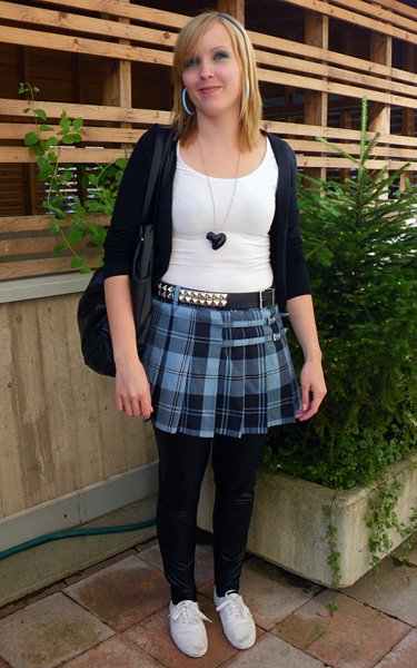 How to wear black leggings