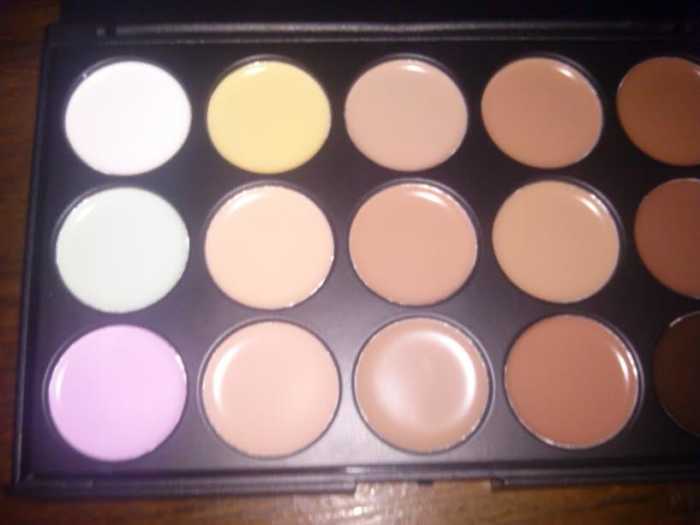 As you can see there are many seemingly 'odd' colors in a contour palette.