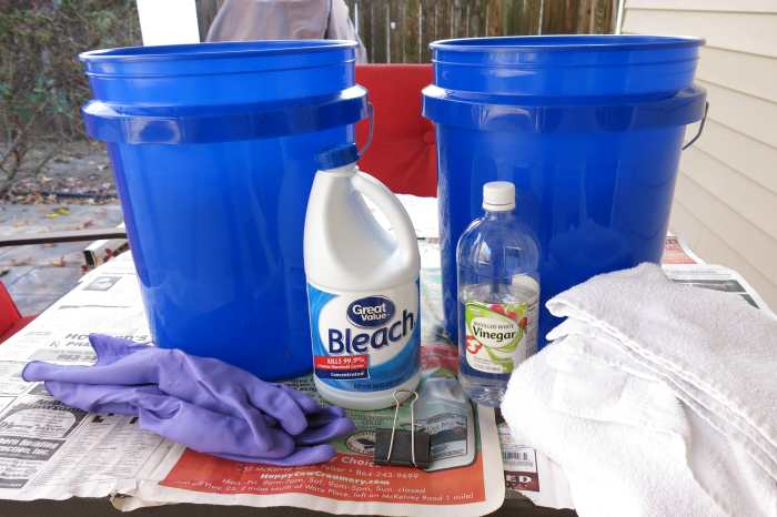 Materials for ombre bleaching a shirt at home