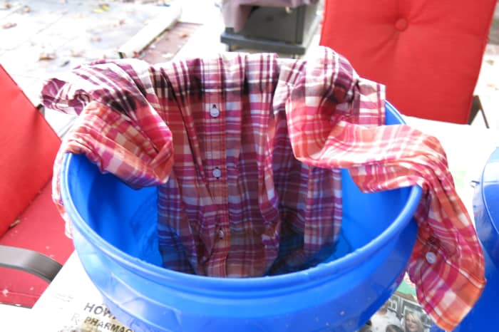 Pull your shirt out at even intervals.