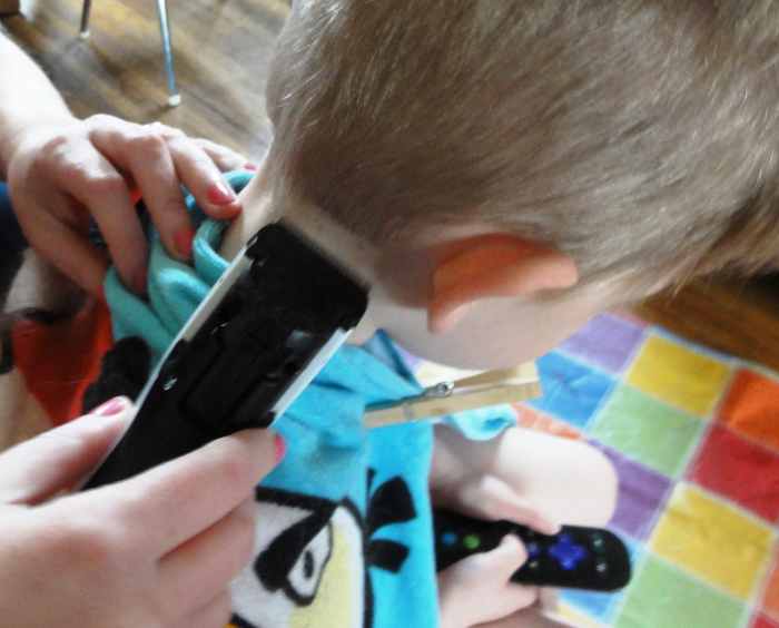 Neatening the neck. Note the guard is off the clippers.