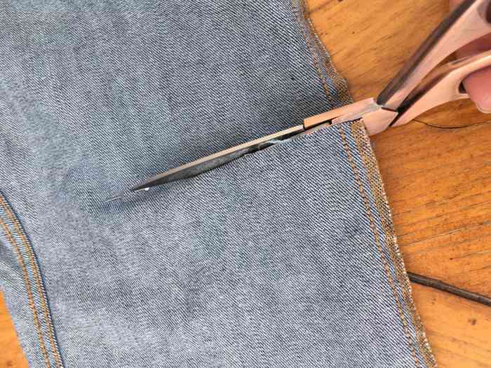 Cut in a straight line with a slight angle.