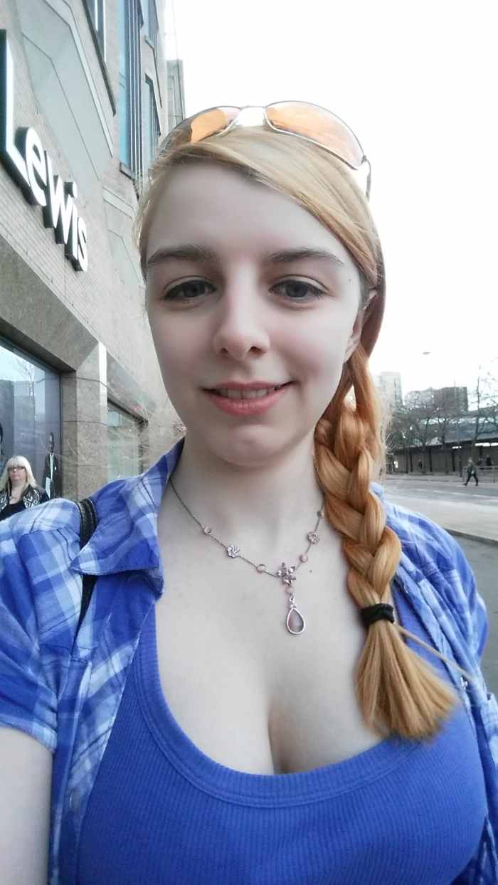 The colour of my hair after the first lightening session in natural light.