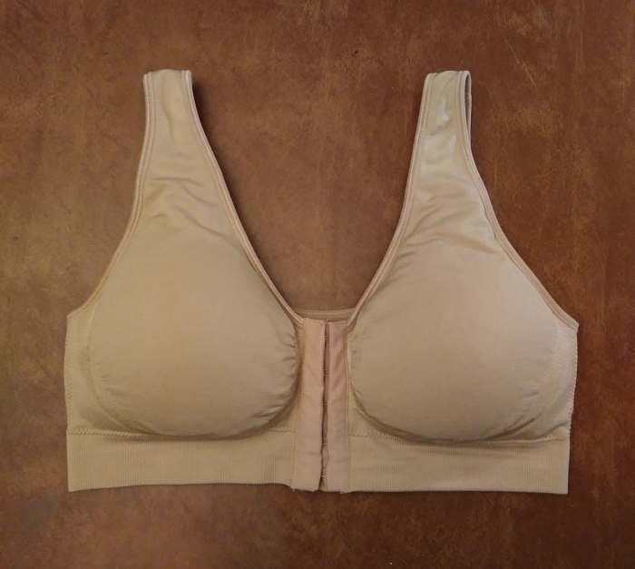 I made this simple bra stuffed with ribbon from a shower ball for everyday wear.