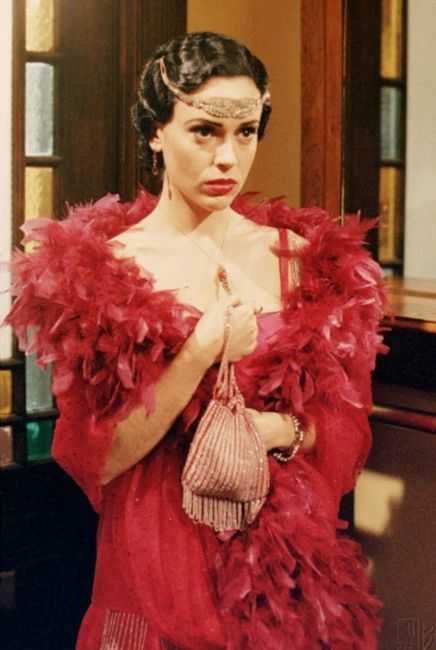 1920s flapper ensemble.