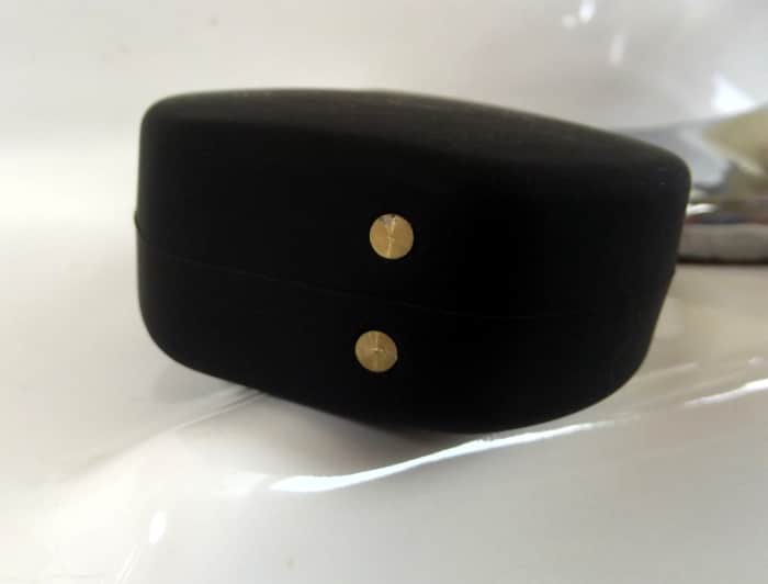 Charging contacts at bottom of V-White 360° Electric Toothbrush