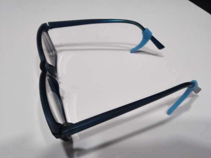 These are the silicone hooks I use to keep my glasses from sliding down.