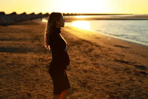 Dreaming that you're swimming (with your baby) may symbolize your desire to connect with your unborn child.