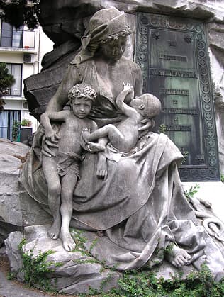 Statue of Woman Breastfeeding. Do you know where this is? Photo Credit: http://www.flickr.com/photos/blmurch/307400097/ under Creative Commons Attribution License