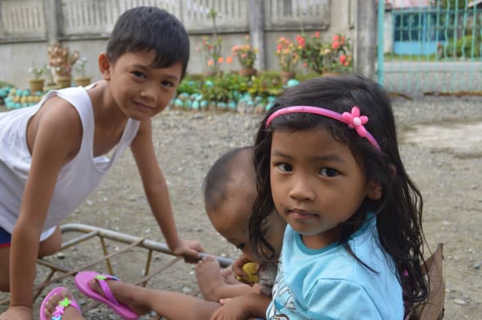 Younger members of the family can show respect toward older siblings by calling them kuya (older brother) or ate (older sister).