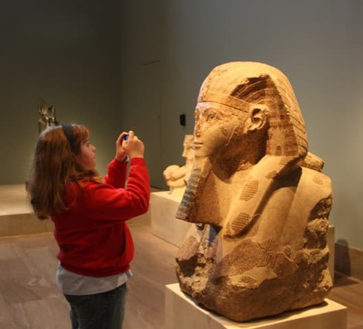 Using her Ipod to capture images of Ancient Egyptian sculpture