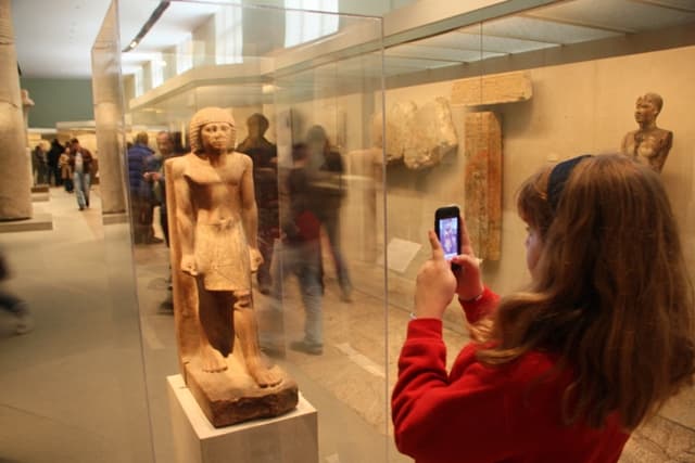 Photographing Ancient Greek art at the Met