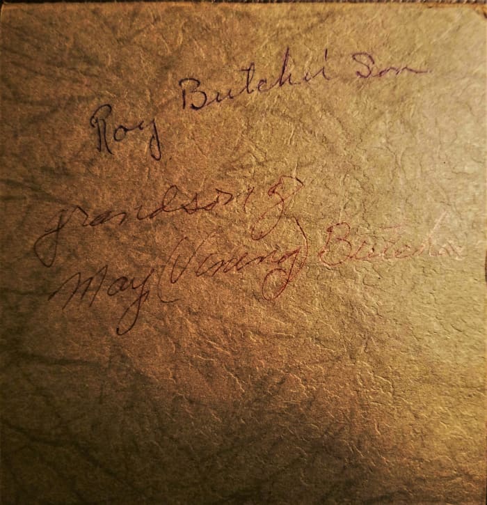 This is my mother's handwriting. She names the parent and grandparent but fails to name the person in the photo.