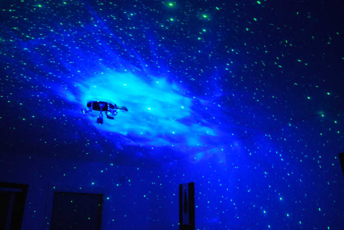 With a projector and some free star-mapping software, you can turn your ceiling into a home planetarium.