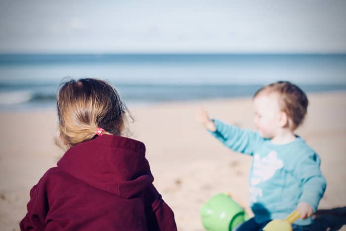 Don't let car sickness put a damper on your next family road trip! Try one of these kid friendly, car sickness quelling games.