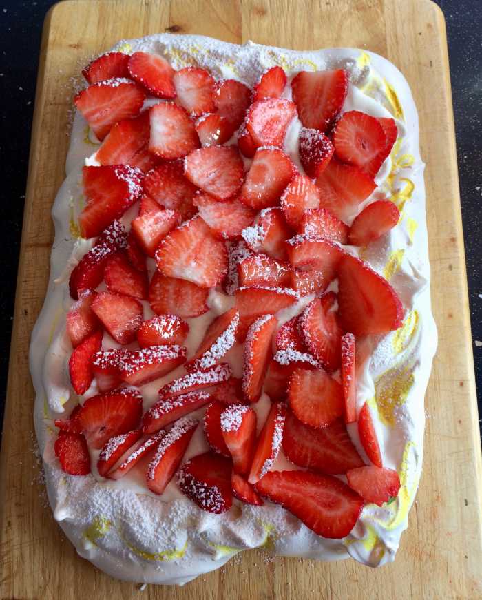How to Make Perfect Pavlova (That Doesn't Stick to the Paper) Delishably