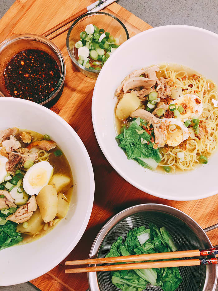 Similar to Vietnamese pho, the signature of this chicken noodle dish is the broth. It has a very intense flavor that tastes of spices such as star anise, cinnamon sticks, cloves, green cardamom, ginger, garlic, and shallots.