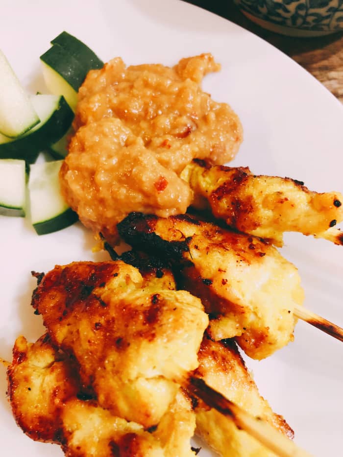In Malaysia, chicken or beef satay is usually served with peanut sauce, compressed rice (nasi impit), fresh slices of cucumber, and fresh slices of onions. I love the sweet and spicy flavor that comes from the lemongrass.