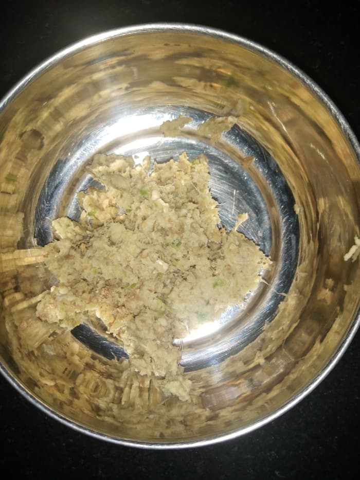 Make ginger-green chili paste. You can increase the number of green chiies according to your desired spice level.