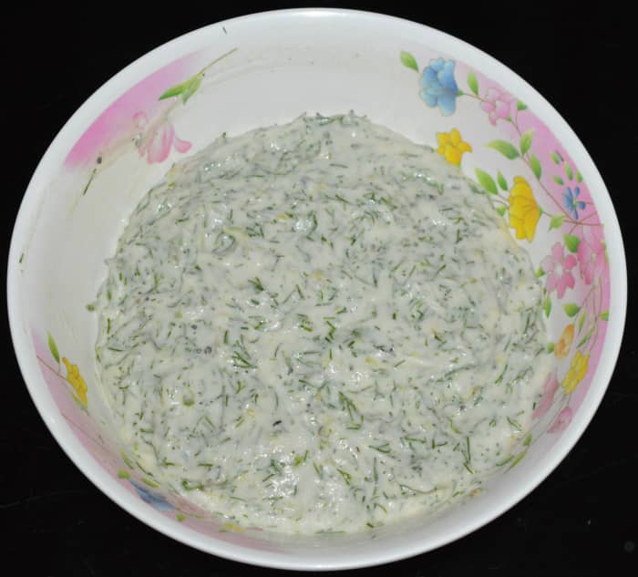Place the batter in a mixing bowl and allow it to aerate. Add chopped dill leaves, spice mixture, and salt. Mix well.