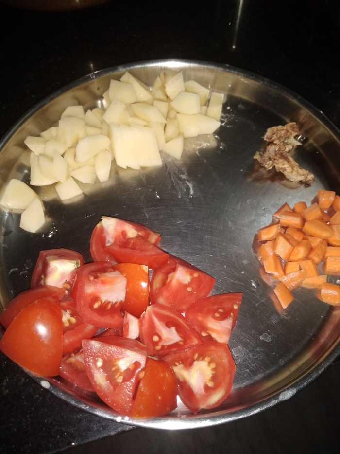 How to Make Vegetable Kurma in a Pressure Cooker Delishably