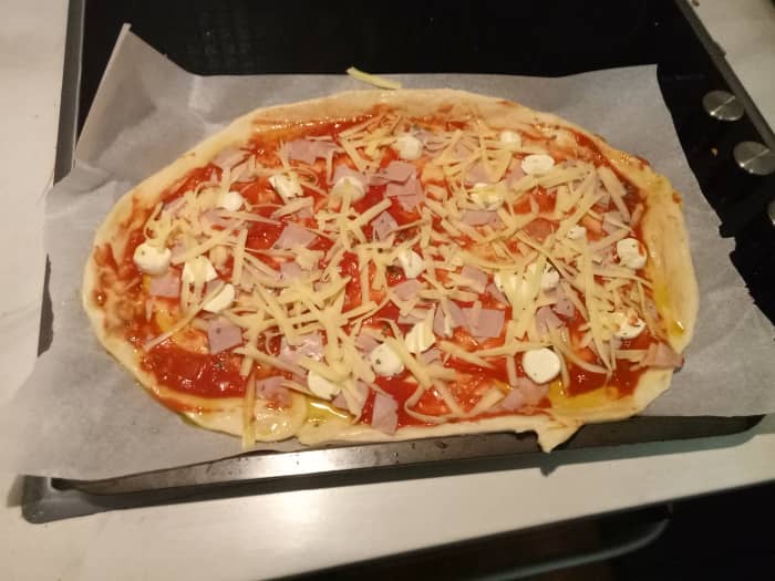 Larger, family-size pizza with tomato sauce, ham, boccacini cheese, grated chedder cheese and Italian herbs.