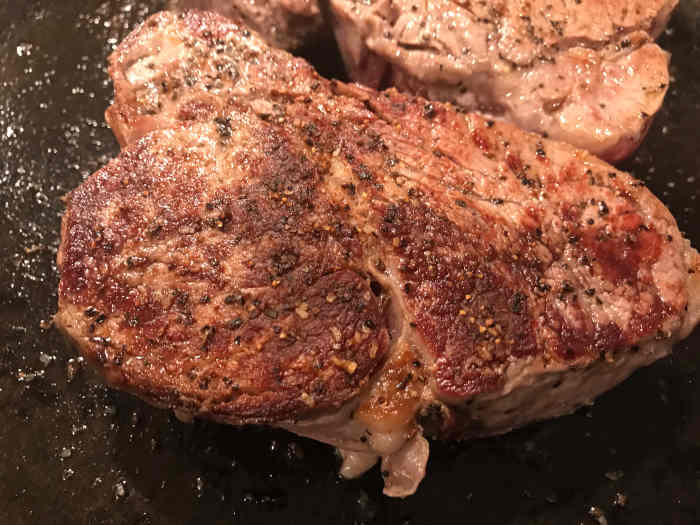 cooking-steak-in-cast-iron-skillet