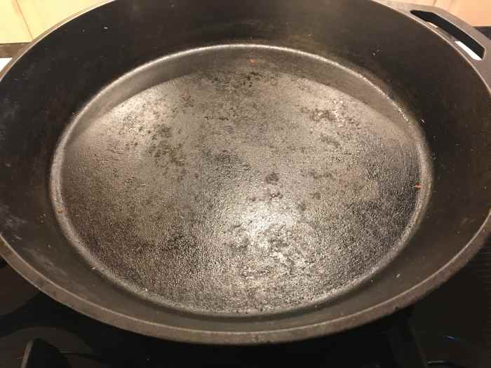 cooking-steak-in-cast-iron-skillet