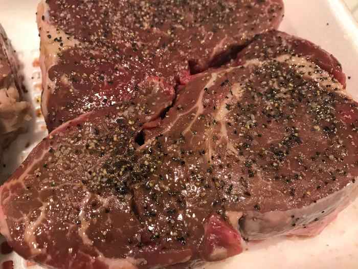 cooking-steak-in-cast-iron-skillet