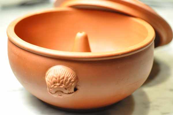 Yunnan pot - used for indirect steaming. Image:  Siu Ling Hui